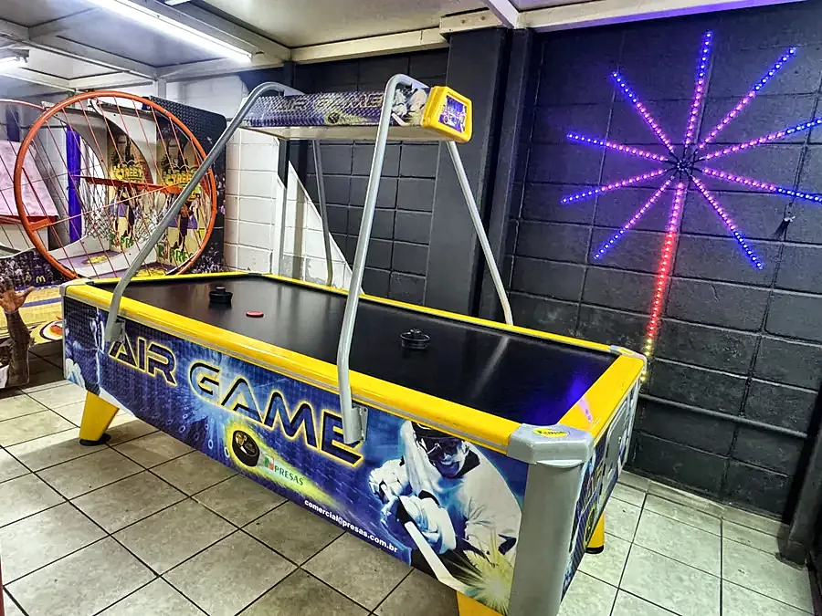Mesa de air game iluminada